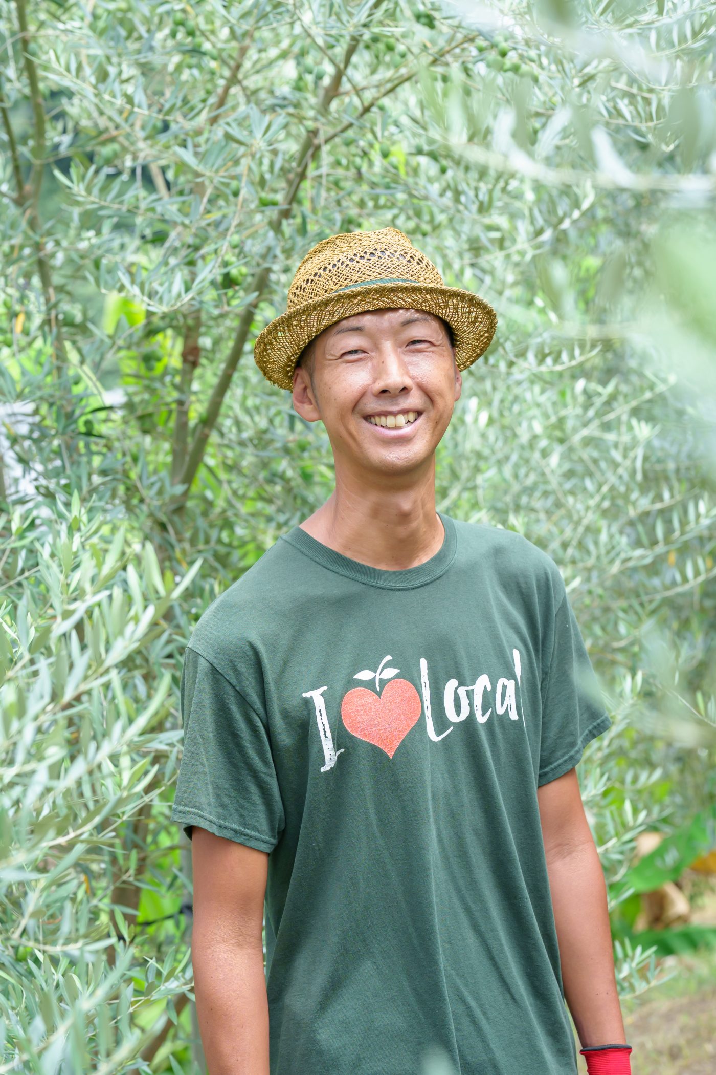 草刈り」から始まるご縁。オリーブとハーブで島の恵みを引き立てる